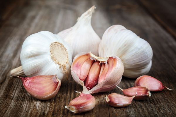 knoblauch-kur gegen parasiten Knoblauch Knoblauchmilch Darm Blähungen Verdauung Darmbäder Darmspülungen Parasiten Bakterien Pilze Würmer