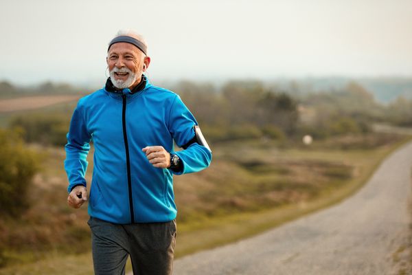 Mann alt Joggen Laufen Natur
