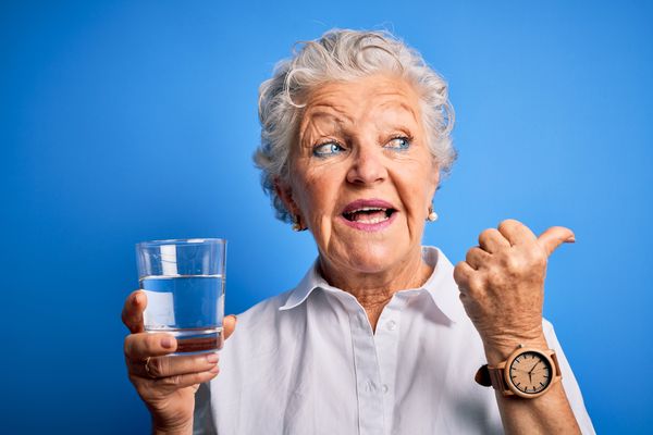 beweglich und schmerzfrei mit destilliertem wasser destilliertes Wasser Gesundheit Schmerzen Beweglichkeit  Alter