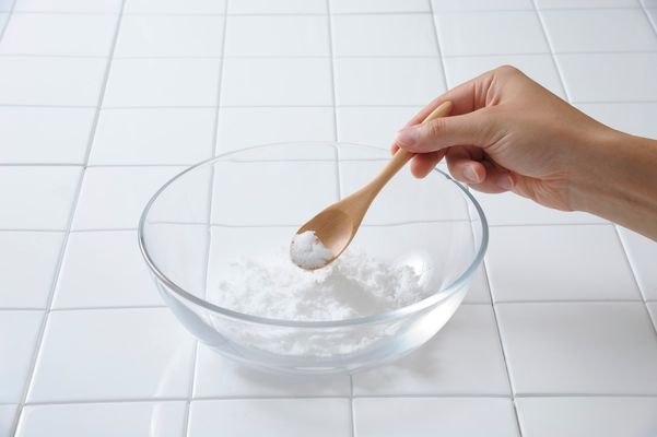 salzwasserbäder wirken Hand Handgelenk Verstauchung Bäder Salz