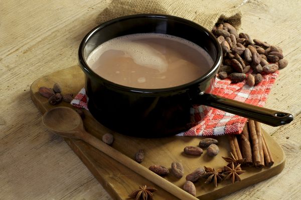 Kakao Kakaobohnen Zimt Topf Brett Geschirrtuch