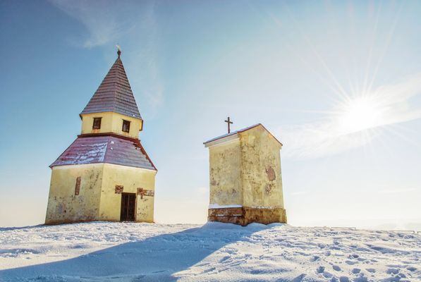 Kapelle Kirche Schnee Sonne