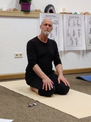 Allen Pittman Yoga ägyptisch Übung Fersensitz