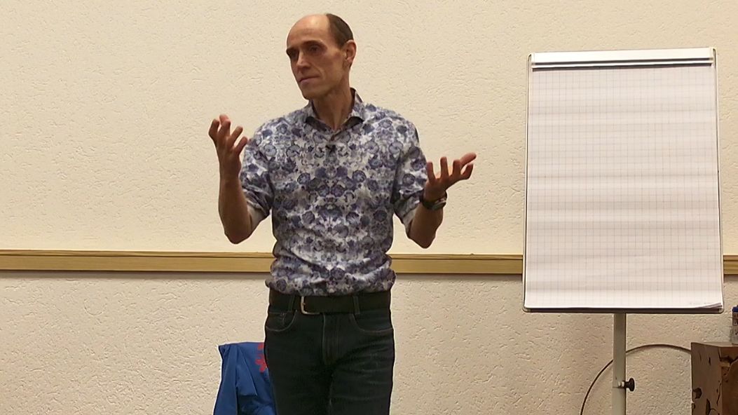 Frau jung Schneidersitz Atmung weiß